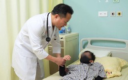 Cha mẹ bỏ qua các dấu hiệu cảnh báo, bé 14 tuổi bị đột qụy não giữa lớp học