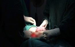 Thâm nhập hậu trường một ca mổ lấy thai ở Ninh Bình: Hành trình đưa 'thiên thần' ra đời
