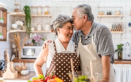 4 thói quen ăn uống 'nhỏ mà có võ' giúp người cao tuổi hạ mỡ máu xấu, tim mạch khỏe lên trông thấy