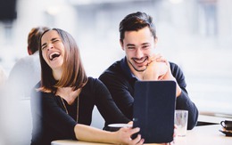 Những cặp đôi hoàng đạo 'dính nhau như sam', càng chơi càng nghiện