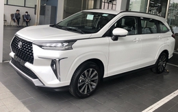 Giá lăn bánh Toyota Veloz Cross mới nhất rẻ vô đối còn kèm ưu đãi, Mitsubishi Xpander lo không kịp doanh số