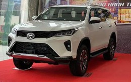 Giá lăn bánh Toyota Fortuner mới nhất đang cực rẻ, Ford Everest, Hyundai Santa Fe lo không so lại doanh số