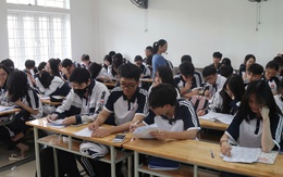 Học sinh vật vã đăng ký các kỳ thi riêng vào đại học