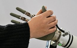 Ngày càng nhiều người coi chatbot AI là 'vợ', là 'bạn thân': “Cô ấy giúp tôi vui trở lại”