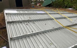 Dông sét làm 2 người thương vong và nhiều nhà tốc mái ở Kon Tum