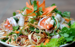 Cách làm gỏi hoa chuối tôm thịt giòn ngon mà không thâm