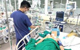 Bị thanh gỗ mục đâm vào chân, 1 tuần sau bé gái 7 tuổi cứng hàm, co giật toàn thân, tiên lượng nguy kịch