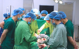 Người phụ nữ 42 tuổi mắc ung thư cổ tử cung 'vượt cạn' an toàn, bé trai chào đời khỏe mạnh