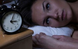 Vì sao phụ nữ mãn kinh dễ bị mất ngủ?