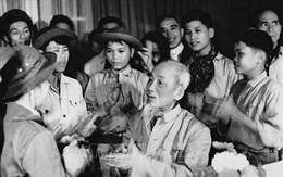 Tình yêu Bác qua những gam màu, chất liệu dân gian