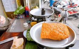 Hàng giò chả 3 đời ở Hà Nội ngon có tiếng, giữ chữ tín nhờ 'báu vật' trăm tuổi