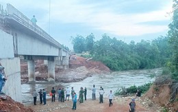 7 học sinh bị lũ cuốn, 1 em ngừng hô hấp, 3 em mất tích