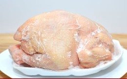 Cách rã đông gà nguyên con chuẩn để giữ hương vị