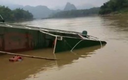 Lật đò chở 10 học sinh trên sông Mã