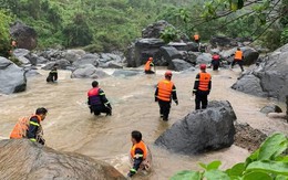Sơn La: Đi qua đập tràn bị lũ cuốn trôi, 2 mẹ con mất tích