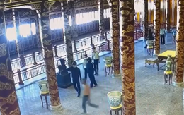 Khoảnh khắc lực lượng chức năng khống chế đối tượng phá hoại ngai vàng triều Nguyễn