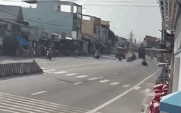 Khoảnh khắc xe tải mất lái, lao vào nhà dân khiến 5 người thương vong ở Quảng Ngãi