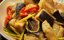 Loài cá không xương trông 'xấu xấu' nhưng thịt ngon mềm, đem kho nghệ ăn với cơm nóng ngày mưa thì hết chỗ chê