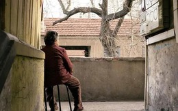 Nghe 4 điều kiện hà khắc mà con trai đặt ra nếu muốn ở cùng, mẹ già 69 tuổi buồn tủi, lặng lẽ quay về quê