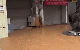 Bùn đất phun trào, tràn ngập phố Cát Linh khi đào hầm metro ở Hà Nội