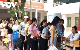 Hà Nội tiếp tục cam kết không để cảnh phụ huynh học sinh xếp hàng nộp hồ sơ
