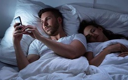 Choáng váng khi đọc được tin nhắn của chồng với một 'tài khoản chết'