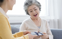 Nghe mẹ than thở bị chị dâu đối xử tệ nên tôi đón bà đến ở cùng, ngờ đâu chuỗi ngày sau đó chứng kiến toàn chuyện bất công