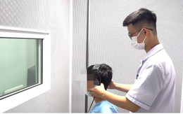 Người đàn ông 35 tuổi suýt điếc vĩnh viễn do làm điều này lúc đêm khuya