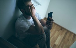 Lướt mạng xã hội, người đàn ông bất ngờ phát hiện vợ mình có chồng mới