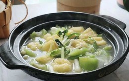 Mướp đầu mùa hè nấu cùng 2 nguyên liệu này sẽ được một nồi canh giúp cả nhà giải nhiệt, ngon miệng, hao cơm