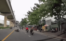 Triệu tập thanh niên 'tung cước' khiến người chạy xe máy té xuống đường ở TP Thủ Đức