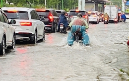 Cảnh báo dông sét, mưa đá ở Hà Nội chiều nay