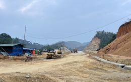 Tiến độ đường vào hồ Nặm Cắt ở Bắc Kạn hiện ra sao, còn vướng mắc gì?