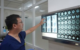 Bé 13 tuổi bất ngờ đột quỵ, hôn mê sâu khi đang tập văn nghệ ở trường