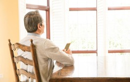 Để ngăn các con giành tài sản với con trai cả, bố để lại bản di chúc bất ngờ và bức thư khiến cả nhà òa khóc