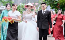 Cưới bạn thân cùng xóm, cô dâu đọc lời thề nguyện khiến chú rể rơi nước mắt