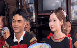 Cô dâu Ê Đê cùng nhà gái đi rước rể, nhan sắc xinh đẹp gây sốt mạng