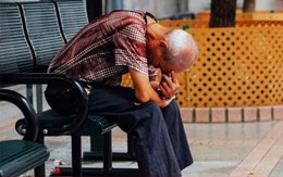 Bỏ rơi con 30 năm, về già muốn đổi 2 ngôi nhà để được gọi ‘bố’ nhưng bị từ chối