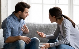 Muốn nhờ mẹ đẻ lên trông cháu, câu trả lời của chồng khiến tôi suy sụp