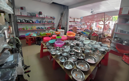 Lộ nguồn gốc gây sốc của số tiền 28,8 tỷ đồng rải rác khắp tầng 2 của một tiệm tạp hóa nhỏ
