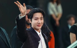 Hieuthuhai xin chụp hình cùng j-hope (BTS) gây sốt