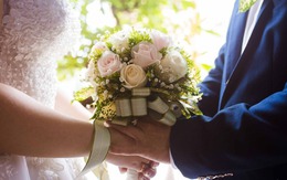 Vừa thấy người yêu cũ, chú rể bỏ mặc cô dâu để làm điều gây sốc toàn hội trường