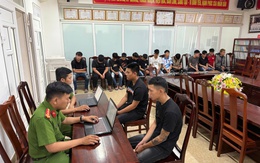 Mang theo hung khí 'diễu phố', 11 thanh thiếu niên bị xử lý