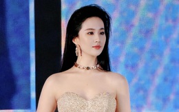 Biến mất khỏi thảm đỏ, Lưu Diệc Phi trở thành trò hề