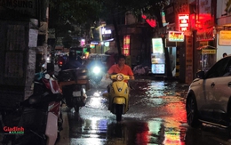 Hà Nội: Nhiều tuyến phố ngập sâu sau cơn mưa lớn giờ tan tầm