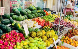Loại quả được ví là ‘vị thuốc’ giải nhiệt mùa hè vào mùa bán la liệt vỉa hè giá 5.000 đồng/kg
