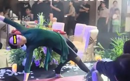 Mẹ biểu diễn yoga trong đám cưới con trai, quan khách ái ngại