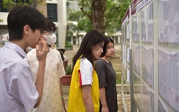 Hôm nay (6/6), gần 104.000 thí sinh của Hà Nội làm thủ tục dự thi vào lớp 10