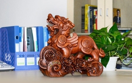 Cách đặt Tỳ Hưu trên bàn làm việc chuẩn phong thủy