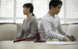 Ly hôn xong mới biết vợ thành tỷ phú, chồng cũ mặt dày quay lại đòi tiền